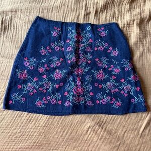 Embroidered rose mini skirt